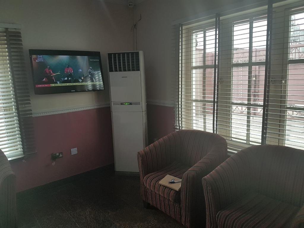 Fbm Place Guest House Agun Exterior foto